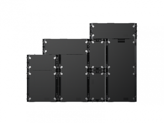 Vier schwarze, rechteckige LED-Module vom Typ SX-CL-260-iF-ACWv10a-SFP mit 2,6mm Pixelabstand für den Innenbereich sind versetzt in Höhe und Breite angeordnet; sichtbar sind die Rückseiten mit Befestigungs-Hardware. Die feuerfesten Module eignen sich ideal zum Kaufen oder Mieten als Neuware.