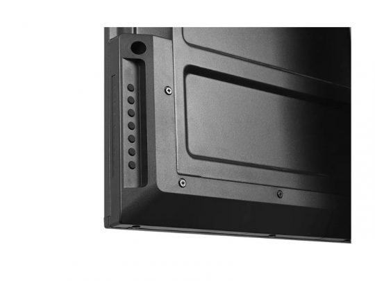 Nahaufnahme der Rückseite des 55 Zoll Professional Displays Legamaster DISCOVER 2 DIS-5510 (Neuware); im Bild sind Lüftungsschlitze, Befestigungsschrauben und die strukturierte Oberfläche des Gehäuses zu sehen - ideal für Interessenten dieses hochwertigen Monitors.