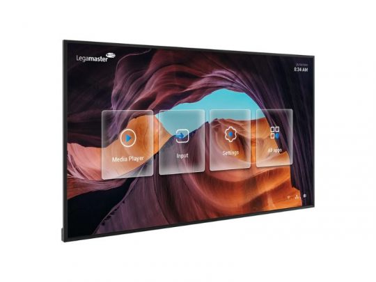 55 Zoll Legamaster DISCOVER 2 DIS-5510 Professional Display (Neuware) zeigt auf dem Bildschirm einen bunten Canyon-Hintergrund. In der Mitte sind vier große, farbige Icons für Media Player, Input, Settings und All Apps angeordnet. Oben rechts wird die Uhrzeit 8:34 AM angezeigt.