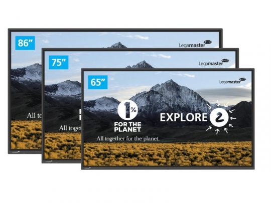 65 Zoll Touchdisplay Legamaster EXPLORE 2 EXP-6510 (Neuware), zeigt eine gestochen scharfe Berglandschaft auf dem Bildschirm sowie die Logos "EXPLORE", "1% FOR THE PLANET" und Legamaster; interaktives Display zum Kaufen oder Mieten, ideal für Präsentationen und Konferenzen.