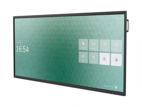 Legamaster Horizon HRZ-9200 92 Zoll Touchdisplay - Großes interaktives Display mit grünem hexagonalem Hintergrund, digitaler Uhr, Datum und App-Symbolen am rechten Bildschirmrand; perfekt zum Mieten oder Kaufen für Business-Präsentationen oder Events.