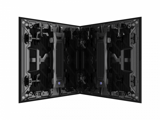 Eine Nahaufnahme von zwei einander gegenüberliegenden schwarzen Unilumin URMIII 03 MK2 Pro 45° XC LED Wand Modul 3,9 mm (0,50 x 0,50 m)-Panels, die ihre internen Komponenten und ihre Struktur vor einem schwarzen Hintergrund hervorheben.