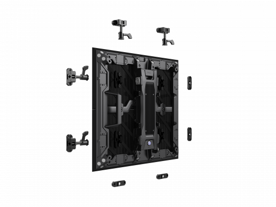 Abgebildet ist ein schwarzes, rechteckiges Unilumin URMIII 03 MK2 Pro 45° XC LED Wand Modul 3,9mm (0,50*0,50m) von hinten, mit vier darum verteilten verstellbaren Montagewinkeln und Schrauben zur Wandmontage.