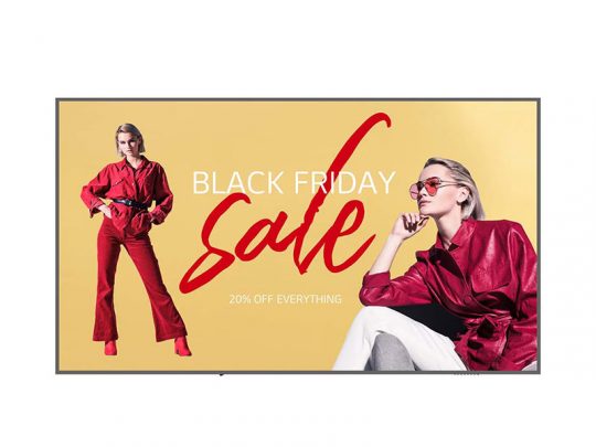 Werbung für den Black Friday Sale mit einer Frau in einem modischen roten Outfit, die in zwei Posen dargestellt ist. Auf einem gelben Hintergrund steht in großer, schwarzer Schrift "Black Friday Sale" und "20% auf alles".