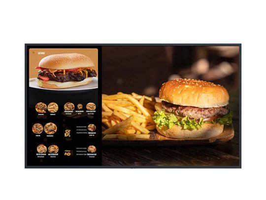 Digitales Menü mit einem Cheeseburger mit Bacon, Preisangaben und Symbolen; daneben ein Foto eines saftigen Burgers mit Salat, Tomate und Pommes frites auf einem Holzbrett - ideal für Restaurant- oder Burger-Liebhaber.